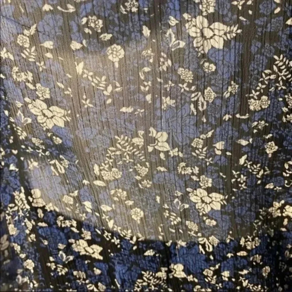 Jaclyn Smith sheer floral blouse - Picture 4 of 5